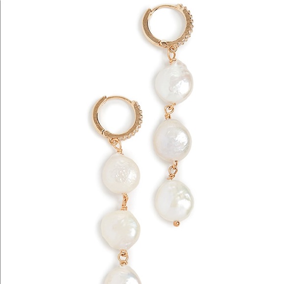 SHASHI
Aurora Earrings - Picture 3 of 6